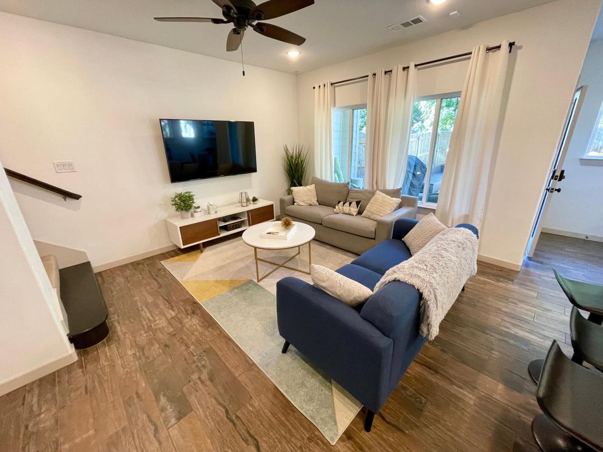 Stylish Townhome Near At&T Stadium, Globe Life, Six Flags & More Arlington Esterno foto